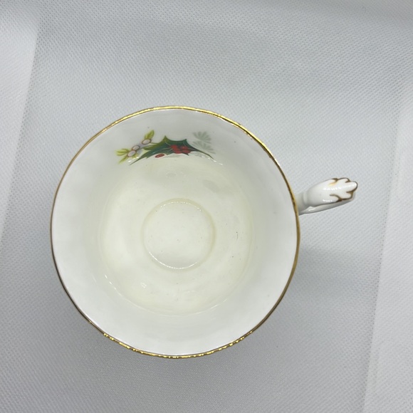 ROYAL ALBERT POINSETTIA FOOTED CUP AND SAUCER BONE CHINA ENGLAND VINTAGE - Picture 6 of 8